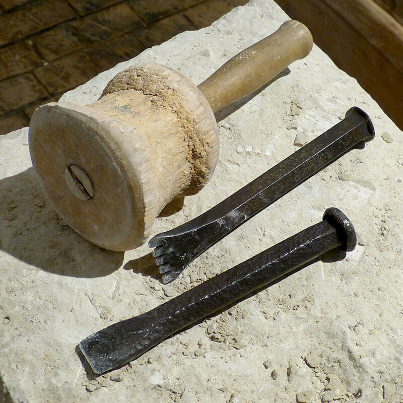 Outils de taille de pierre